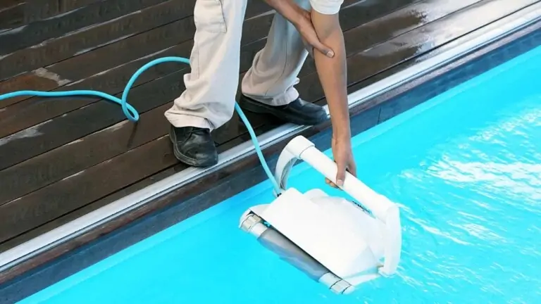TOP 7 elektrische Poolroboter für Boden und Wände im Test 2023